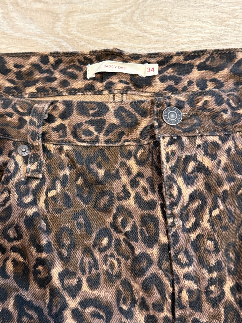 Levi’s Leopard Baggy Dad Jeans - Picture 4 of 8
